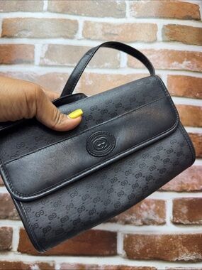 Gucci Black  flap Leather Handbag wit